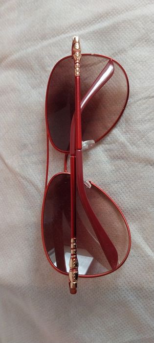 Чисто нови слънчеви очила