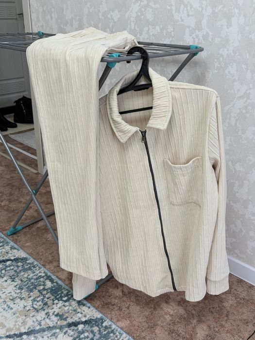 Продается легкий костюм