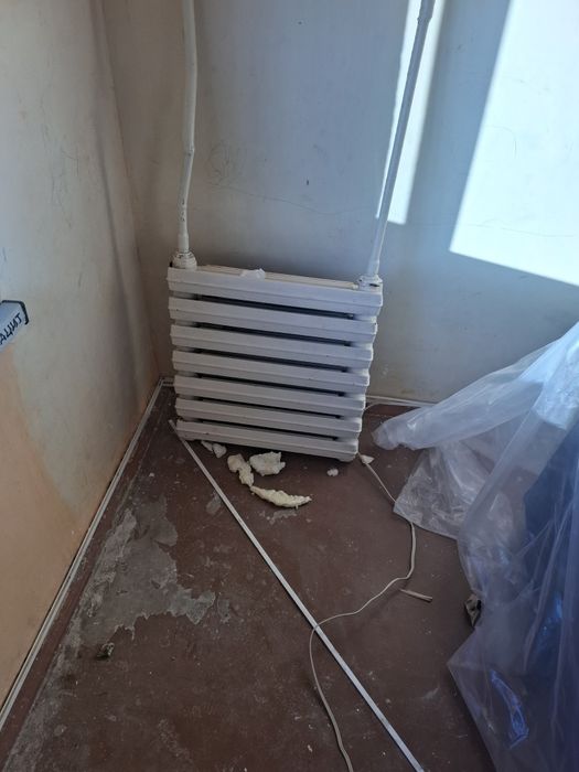 Продаеться  батареи и окна