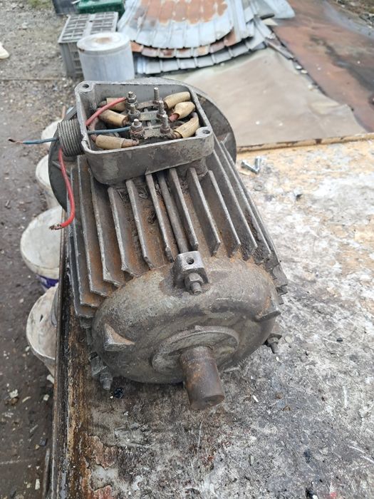 Motor electric rusesc