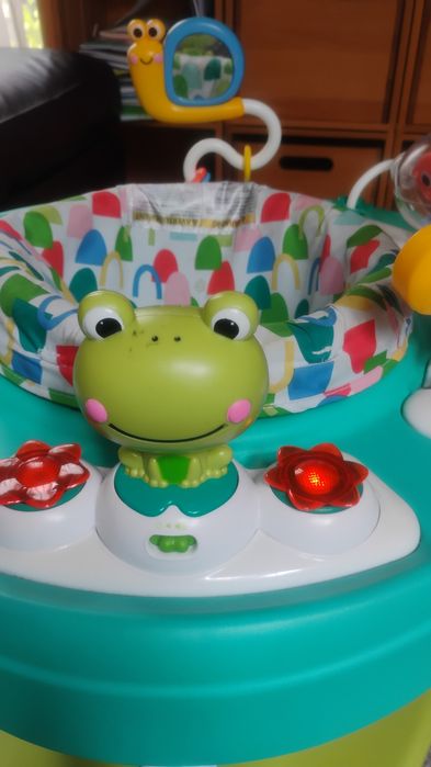 Bright Starts - Centru de activitati 2 in 1 Playful Pond