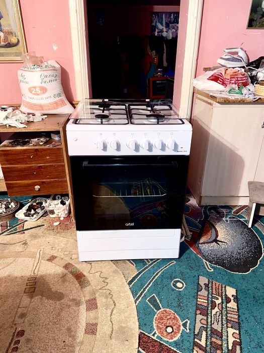 Продам газ плиту идеальном состояний