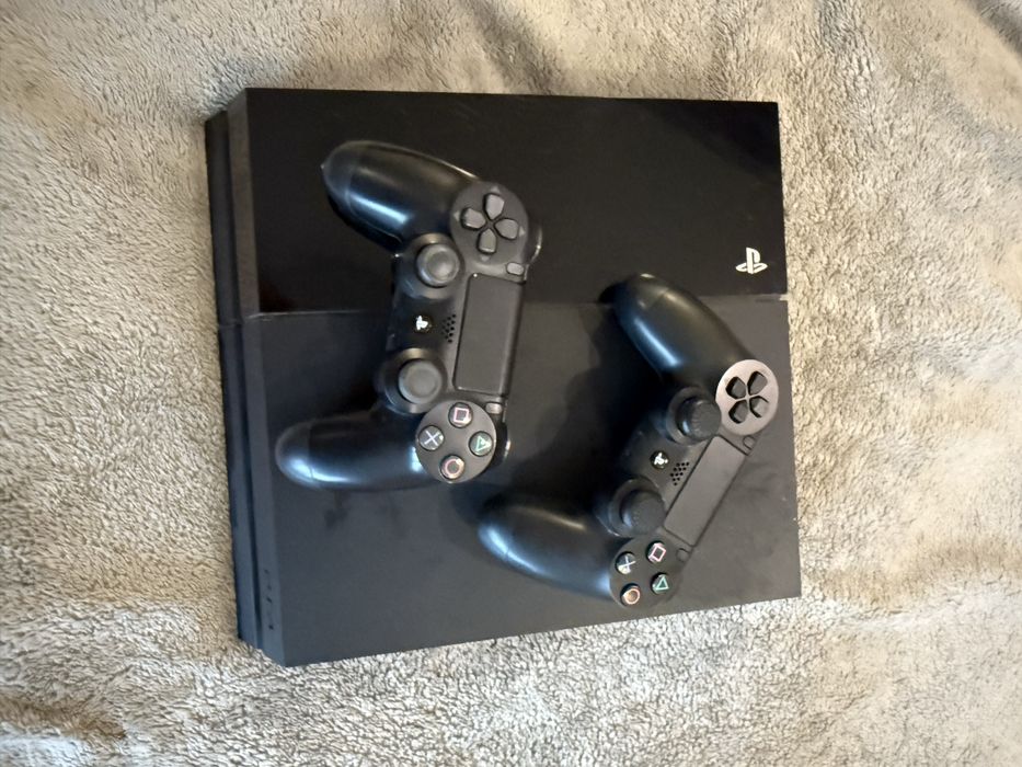 Продавам PlayStation 4