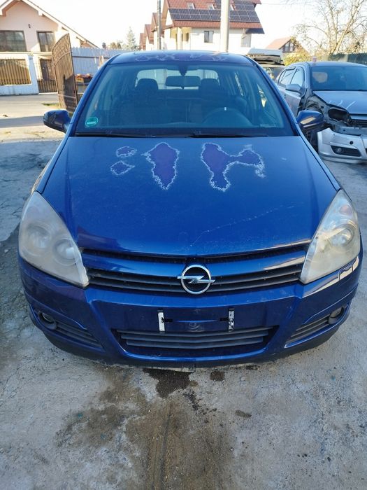 Bara fata grila capota Opel Astra H dezmembrari dezmembrez