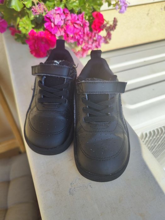 Детски сандали Nike и маратонки Puma.