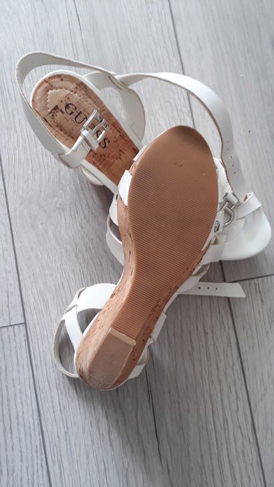Sandale damă Guess măsura 36 culoare alb cu platformă