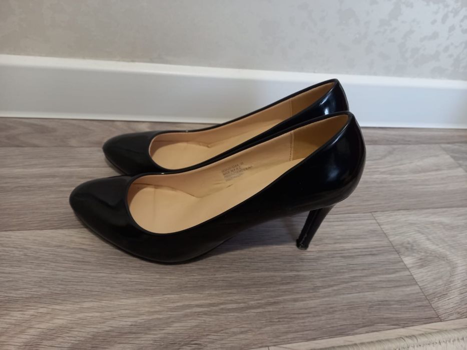 Продаётся 2 пары туфли чёрного цвета