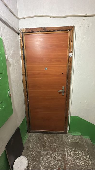 Продается входная дверь