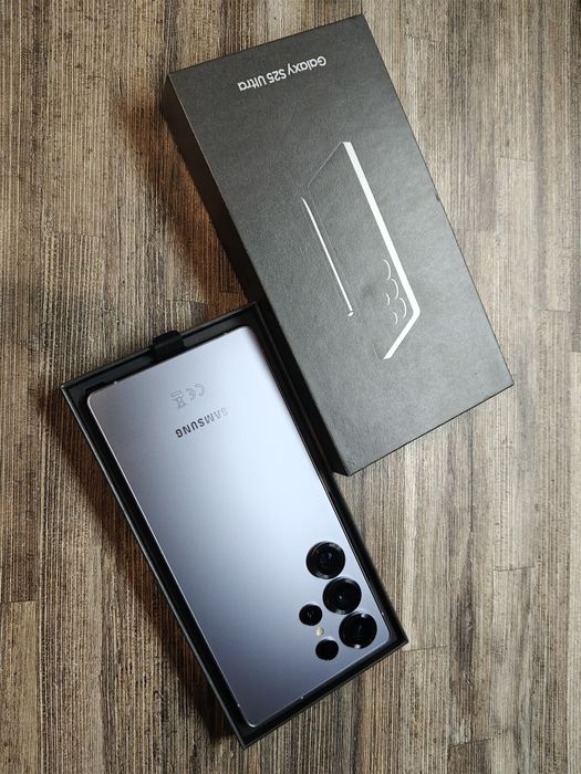 Като нов Samsung Galaxy S25 Ultra 512 GB Гаранция