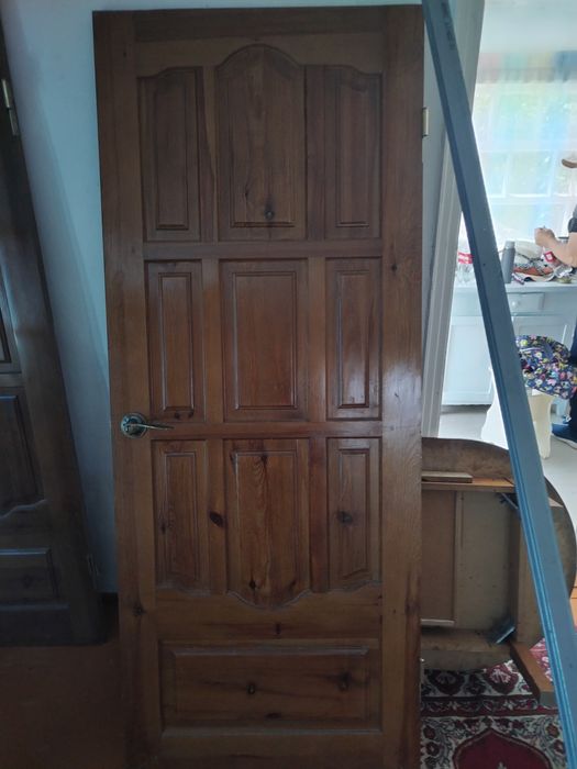 Продам деревянные двери.