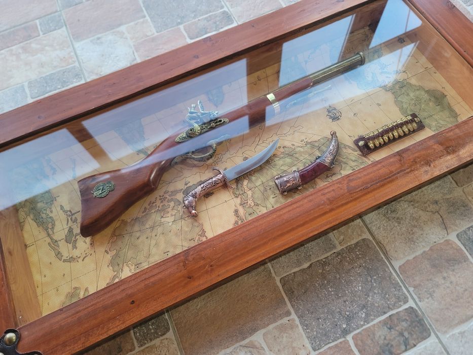 Tablou tip panoplie cu pusca decorativa - dimensiune 90x40 cm