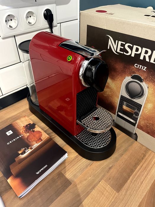 Aparat de cafea Nespresso CitiZ (C113) roșu