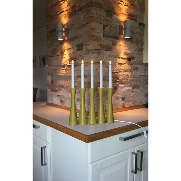 LED свещник.5 свещи. 42 см работи на ток.