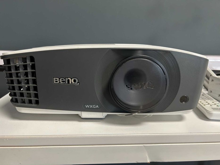 Videoproiector BenQ MW705 4000 lumeni, 13.000:1 contrast