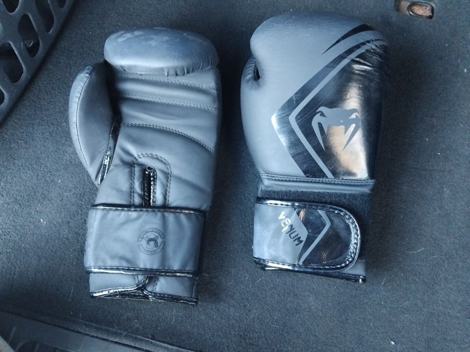 Mănuși de box venum