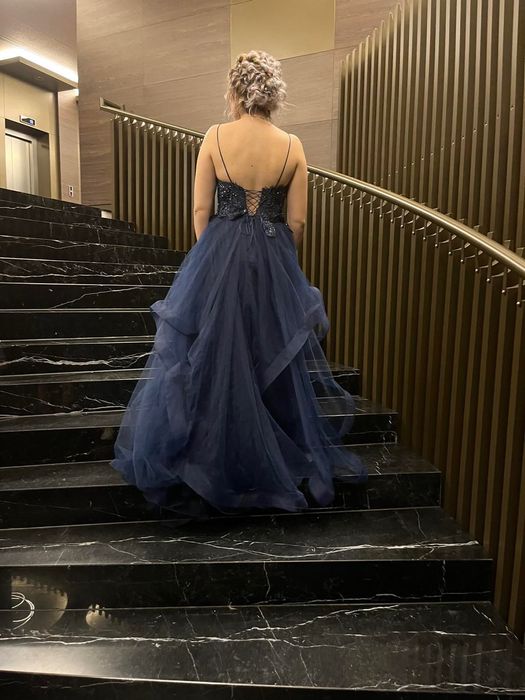 Продавам балната си рокля заедно с обувки и чанта