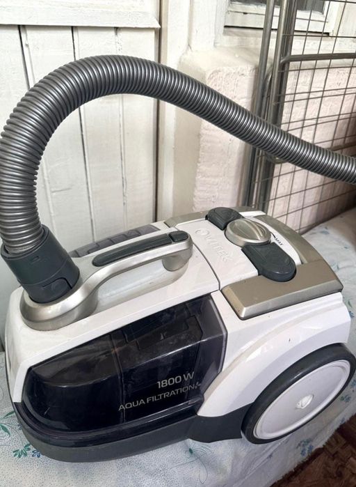 Продам пылесос VITEK VT-1833 с аквафильтром