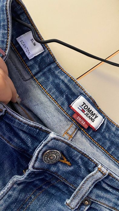 Blugi bărbați Replay , blugi dama Armani și Tommy Hilfiger