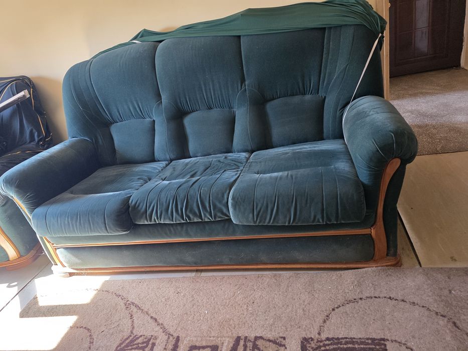 Urgent - Set  electrocasnice +  mobilea vintage din stejar – canapea, 2 fotolii, comodă, masă, frigider, aragaz, masina de spalat