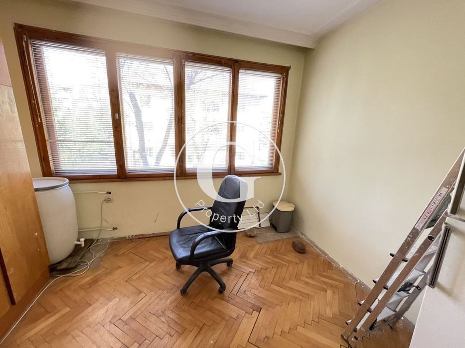 Продава се Тристаен апартамент в Перник, Център - 95 кв.м за 1153 €/кв.м - Снимка #4