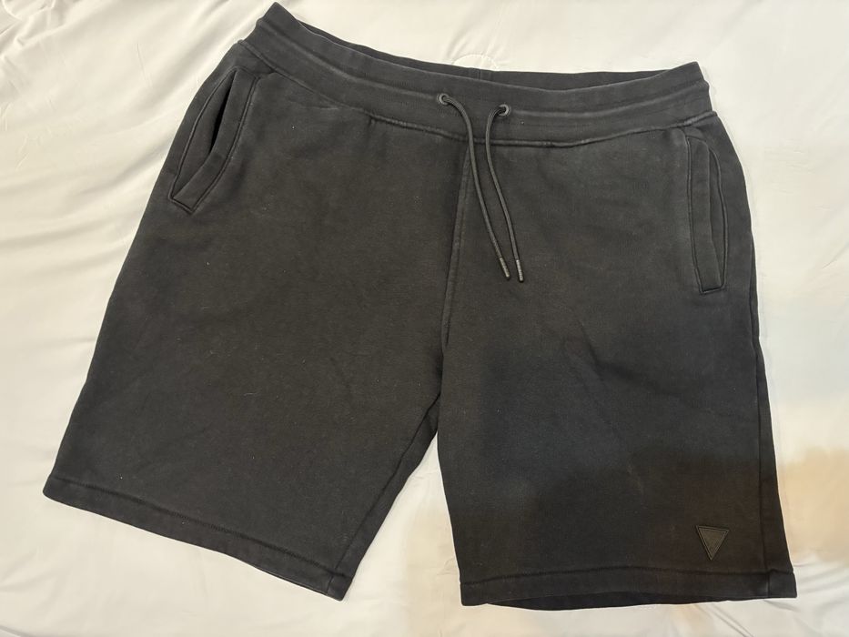 Pantaloni scurti Guess marimea L