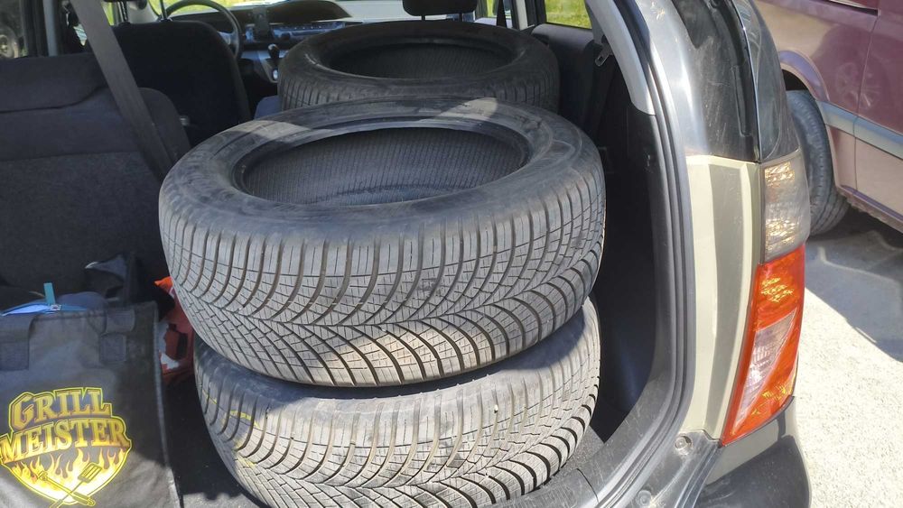 Гуми Goodyear Vector 4Seasons GEN-3 SUV ROF XL M+S 255/55 R18 109W DOT2022 Като нови