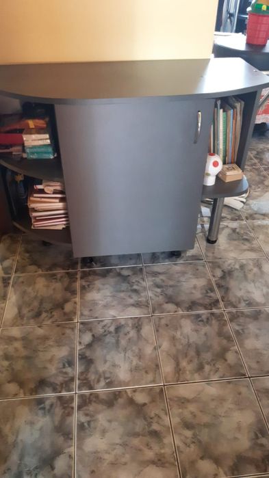 Vând 2 etajere, pal 18 mm, în stare foarte bună