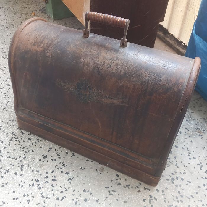 Шевна машина ръчна в оригинален куфар ретро класика