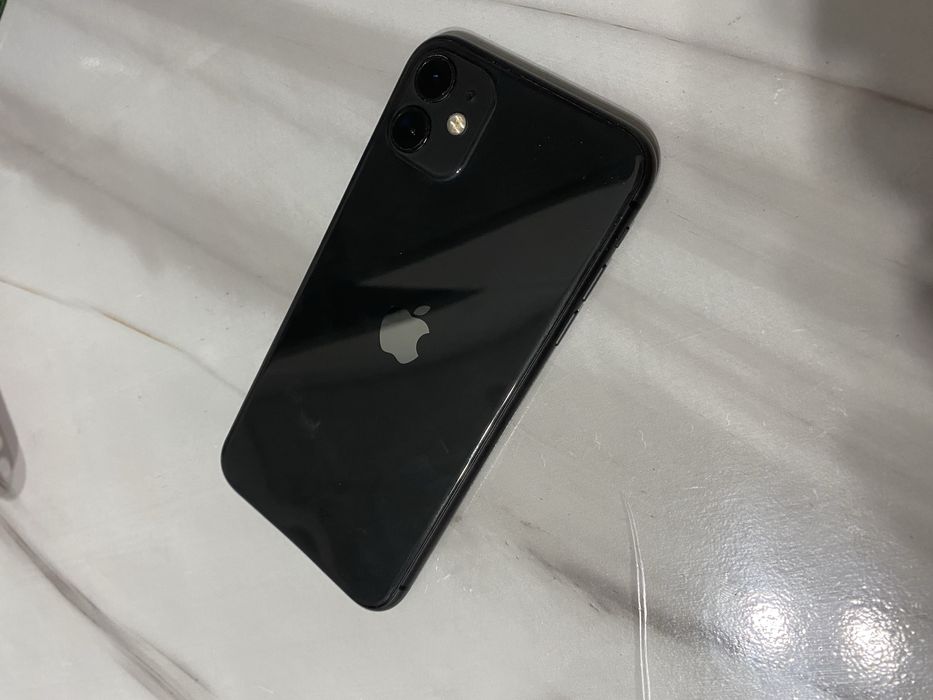 Продам 11 айфон , 128 гигабайт