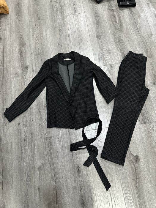 Костюмы тройки 38-40