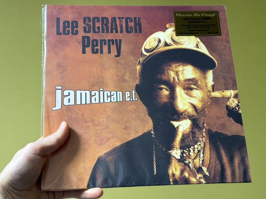 Чисто нови, неразпечатани плочи