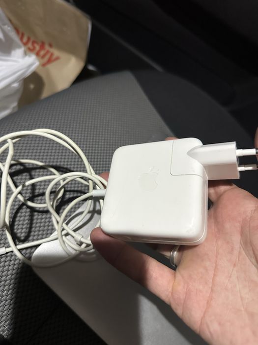 Macbook air sotiladi