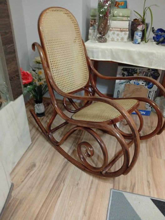 Люлеещ стол Тонет