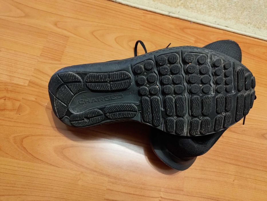 Incaltaminte de alergare asfalt Under Armour Charged Surge 4