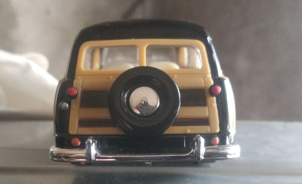 Продам машинку металлическую.