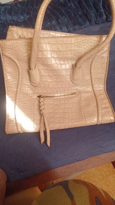 Продам сумку б/у из кожи крокодила