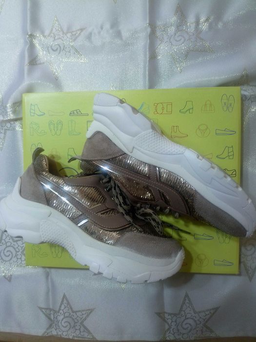 Дамски сникърси в цвят капучино и злато  N:38