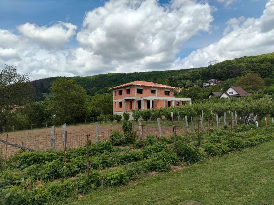 Construcții la roșu