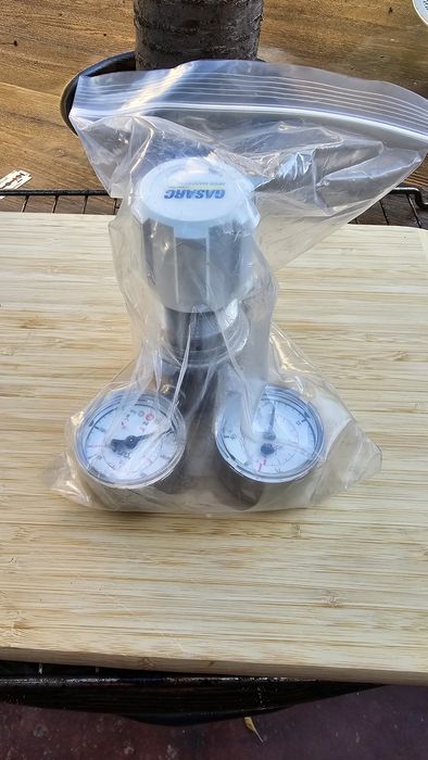 Vand regulator cu manometru