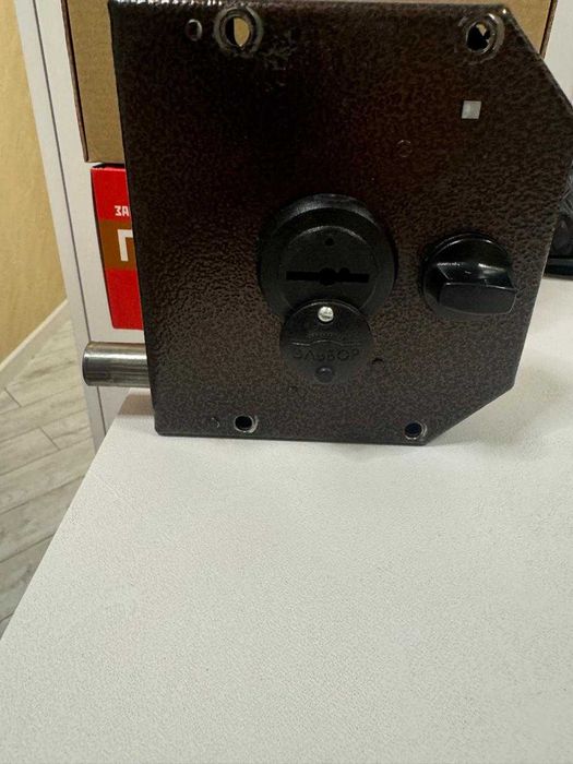 замок  эльбор дверной