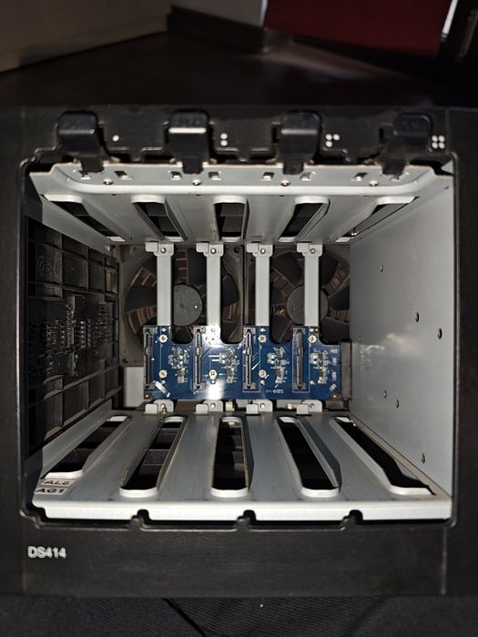 NAS Synology DiskStation DS414 – 4 bay, Dual LAN, RAID
Vând Synol