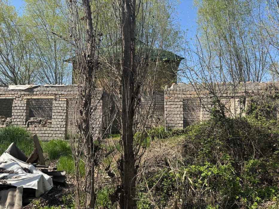 Дача 6,5 сот между Уртасарай и Нурафшон от Рохат поста 26 км свет вода