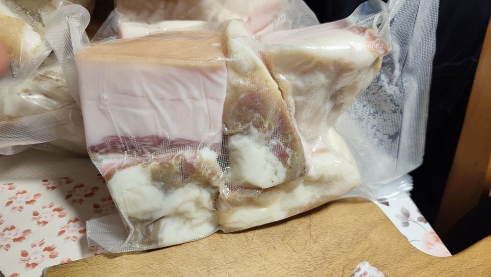 Осолена вакуумирана сланина