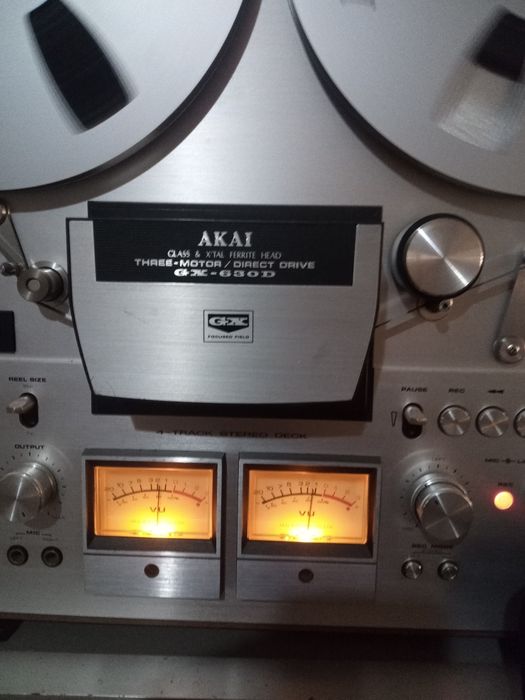 Vând magnetofon Akai 630 D