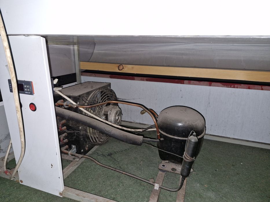 Холодильник витринный