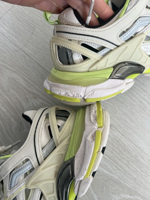 Balenciaga , носени са 1година