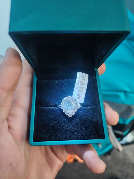 Кольцо муассанит продам срочно