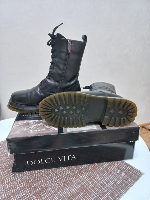 Продам  женские ботинки