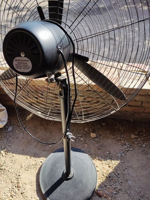 Вентилятор большой напольный