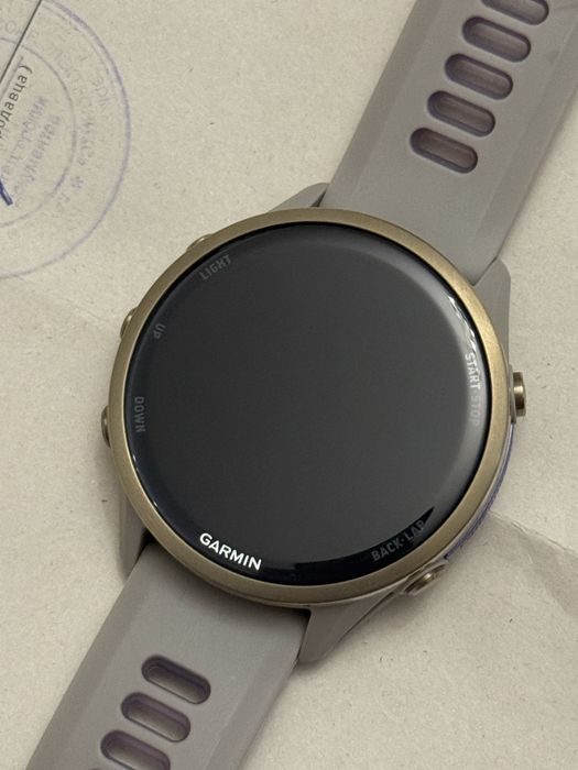 Garmin forerunner 970 кремовые